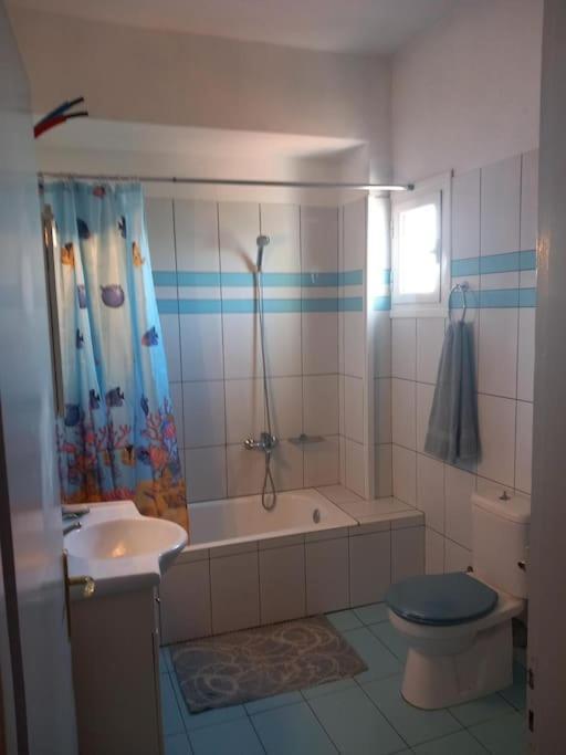 Stoupa Beachside Retro Apartment Экстерьер фото