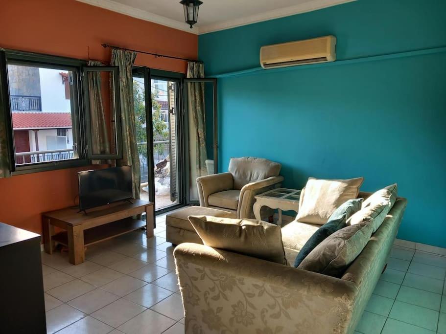 Stoupa Beachside Retro Apartment Экстерьер фото