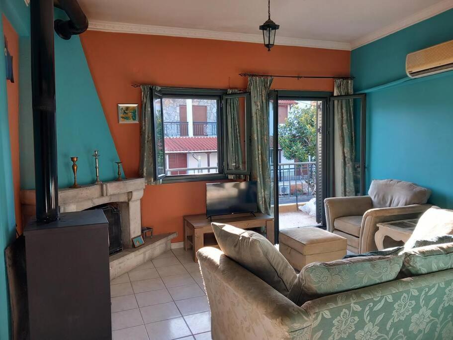 Stoupa Beachside Retro Apartment Экстерьер фото